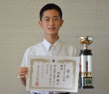 １対１で向き合い勝負　船橋在住、将棋中学生日本一・北原優さん（１３）　【ひと模様】