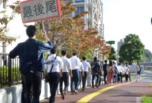 八街児童５人死傷事故　傍聴希望に長蛇の列　「悲惨さ学び伝えたい」　２７席に２８４人