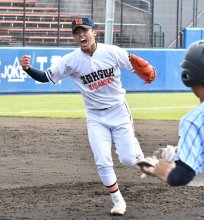 木総４強、相模破る　越井完投、一丸で悲願　芦川大きな２点打　秋季関東高校野球大会第３日