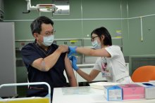 【速報】３回目ワクチン接種、千葉大病院で始まる　県内初、医療従事者ら１２人　接種前後の抗体変化も調査