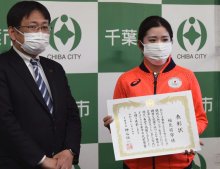 東京五輪ゴルフ銀　稲見選手に市民栄誉賞　千葉市　北谷津ゴルフガーデンで式典