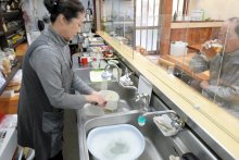 旭の断水が解消　復旧完了、安堵する市民 　丸一日続いた断水で１３校休校、生活に影響
