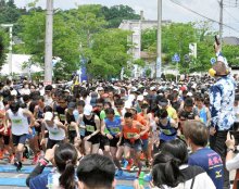 酒蔵や利根川沿い快走　「神崎発酵マラソン」初開催　県内で人口最少の町にランナー１５００人集う