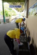 大原駅清掃お礼に旅を　いすみ鉄道　障害者施設利用者、貸し切り列車楽しむ