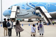 【写真特集】就航３年フライングホヌ　「ウミガメ」周遊フライト人気！　成田空港シンボルに　＜記者搭乗ルポ＞