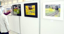 小湊鉄道の魅力作品に　里山走る風景写真展　市原、１４日まで