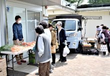 船橋３農場　高齢化団地へ出張　新鮮、自慢の卵や野菜　通販より対面「顔見て安心を」　【地方発ワイド】