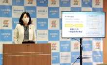 コロナ分類　首長発言相次ぐ　第７波急拡大　「５類引き下げを」医療ひっ迫　「今変更はリスク」慎重論も