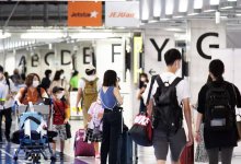 お盆帰省ラッシュ、旅行ピーク　にぎわう成田空港、「実家で過ごす」声も