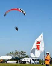 【子ども新聞　週刊ちばにち家】　秋空、飛行技術競う　神崎　パラモーター日本選手権　（２０２２年１０月６日号）
