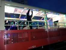 市原・小湊鉄道　輝くトロッコ出発！　京葉高生が飾り付け
