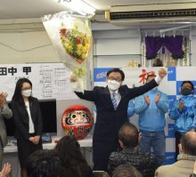 新人田中氏が初当選　矢継ぎ早に“脱村越色”　市川市長選　【回顧２０２２年　取材メモから】