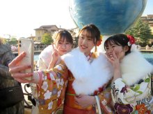 ディズニーシーで「成人式　二十歳の集い」　「会話なし」ならマスク外しＯＫ
