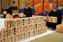 成田山新勝寺、節分会へ福枡作り　「開運招福」願い３６５個　３年ぶり舞台設置