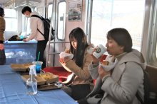 ゲンコツ電車カフェに変身　北総鉄道　西白井基地で撮影見学会　引退１６年、新入社員企画