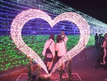 きらびやか“天の川“　茂原で「冬の七夕まつり」イルミネーション　３年ぶり、アーチ型も登場