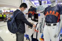 ＜ＷＢＣ侍ジャパン１６日準々決勝＞ユニホーム人気、開幕前から品薄に　朗希力投、打撃好調の近藤…優勝へ高まる期待