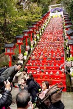 【子ども新聞　週刊ちばにち家】　華やか「ビッグひな祭り」　４年ぶり、勝浦７０００体彩る　（２０２３年３月２日号）