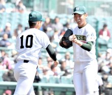 強力打線と真っ向勝負　渡辺翼と青野　専大松戸　【第９５回選抜高校野球大会】