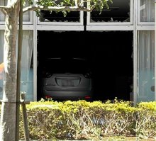 【速報】保育園に車突っ込む　園児不在で無事　柏、６９歳運転　ブレーキ踏み間違えか