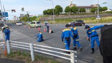 【速報】トラックにはねられ２人搬送　若い男女か　過失傷害容疑で運転手の６０代男逮捕　成田の国道５１号