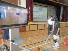 体育館に水が…ＡＲ技術で「仮想浸水」体験　ＮＴＴ東日本が防災授業　鎌ケ谷の小学校
