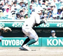 専大松戸「持丸采配」ピタリ　７回、２度スクイズ　第１０５回全国高校野球選手権大会