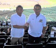 １２日初戦　専大松戸・持丸監督　打ち合い避けたい　東海甲府・村中監督　５点は取らないと　甲子園だより