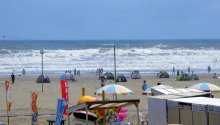 台風接近、波高く「遊泳禁止」　県内最大級の集客誇る九十九里・片貝海水浴場　海の家「いい季節に残念」　ライフセーバー目光らせ