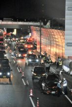 国道２９８号で１３台絡む多重事故　４人が病院に搬送、１人が痛み訴え　道の駅「いちかわ」近く　市川