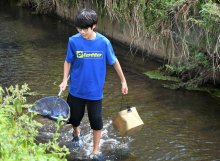 多様な川の生き物観察　「忘れぬよう」研究続け　芝山中２年・萩原颯介さん（１３）　【記録を残す　第３滑走路に変わる地区】（下）