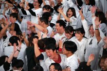ドラマ顔負け“幕張劇場”にロッテファン歓喜　「最高の試合」「下克上の再演を」　ＣＳファイナル進出