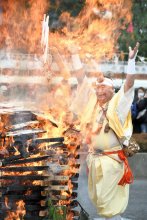 お札３万体お焚き上げ　成田山新勝寺　１年の御利益に感謝