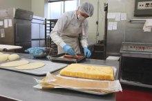 ふわふわボリューム満点　月６０００個販売の看板商品　木村屋ベーカリーのかすてらパン（東金市）【房総のソウルフード】（６）