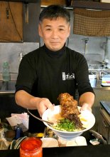 器はみ出るほろほろリブ　豚骨スープと相性抜群　ぽんこつ亭（成田市）【房総ラーメン図鑑】（１０）