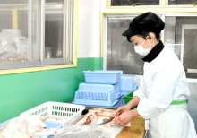 父から受け継いだ味　６種の部位を秘伝のたれで　石渡チキンストアーのモツ煮（鴨川市）【房総のソウルフード】（７）