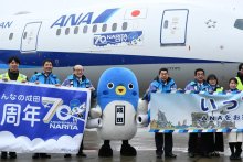 【子ども新聞　週刊ちばにち家】　飛行機にうなりくん　成田でお披露目、世界の空へ　（２０２４年２月２９日号）