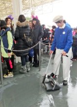 伝わる「伝説の掃除人」の教え　「毎日が初演」理念を実現　【東京ディズニーリゾート３０周年　解けない魔法】（６）徹底して清潔　（２０１３年４月１１日付千葉日報）