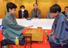 成田で将棋子ども名人戦　プロさながら着物姿で決勝　木村九段が見守る