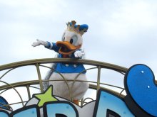 ドナルドが“王様”に！？　東京ディズニーランドで「クワッキー・ダックシティ」　【舞浜タイムズ４月号】