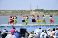銚子でハワイアンフェス　屏風ケ浦を背に南国ダンス　１２日も開催
