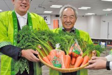 甘～い習志野特産ニンジン「彩誉」食べて！　旬到来、生産者がＰＲ　「ナラシド♪」袋が目印