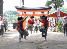 豊作祈り羯鼓舞　獅子役が息の合った踊り　富津・古船浅間神社