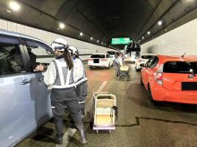 アクアライン、通行止め解除　トンネル内車両火災　立ち往生ドライバー向けにトイレカー設置　