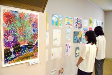 茂原で子どもギャラリー　絵画や書　自由な表現　応募２７８点全展示