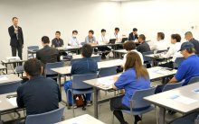 輸入貨物引き取り予約開始　トラック待機時間解決へ　１１月から　成田空港