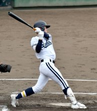 エース援護する一発　東京学館・保科　第７７回秋季千葉県高校野球大会