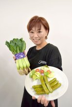 「船橋ソーセージ」誕生！　鶏胸肉、小松菜入りでヘルシー　市船高の元駅伝走者、在校生と協力、開発