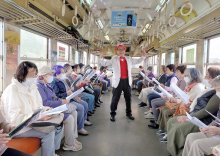 さよなら歌声列車　懐メロ響かせ１５年　名残惜しむ常連客　小湊鉄道