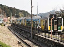 【表あり】久留里線久留里―上総亀山間　年間収入１００万円で全国最少　千葉県内、４路線５区間で赤字４５億６千万円　ＪＲ東２３年度収支